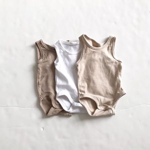 H&M tan/white 3pc tank diaper shirts EUC 1-3  months (tags cut out)